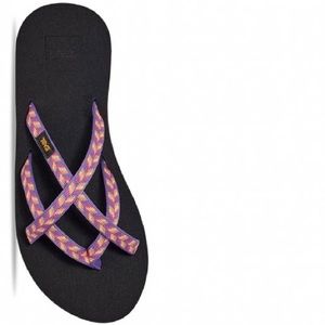 Retro geometric pink Olowahu Teva sandals